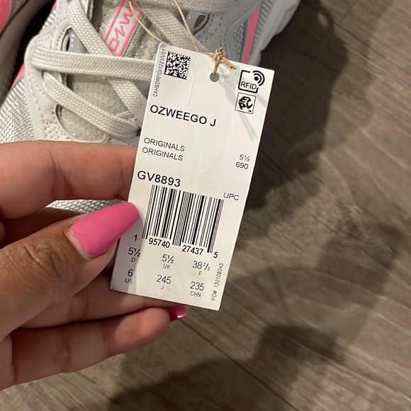 Brand new adidas sneakers - Picture 4 of 4